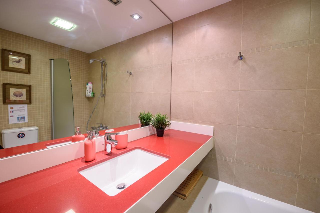Ramblasrentals Cozy Renovated 2Br With Balcony Lift 20M Rambla - Parking - Wifi バルセロナ エクステリア 写真