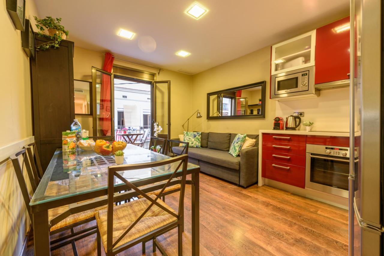 Ramblasrentals Cozy Renovated 2Br With Balcony Lift 20M Rambla - Parking - Wifi バルセロナ エクステリア 写真
